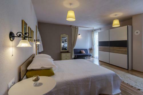 Hostal Apartments Marde?i?