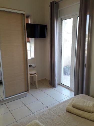 Hostal Plakoures Home