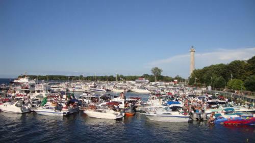 Island Club #104