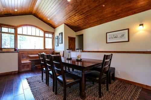 Gray Stone 2088 Holiday Home