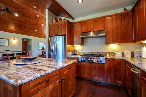 Gray Stone 2088 Holiday Home