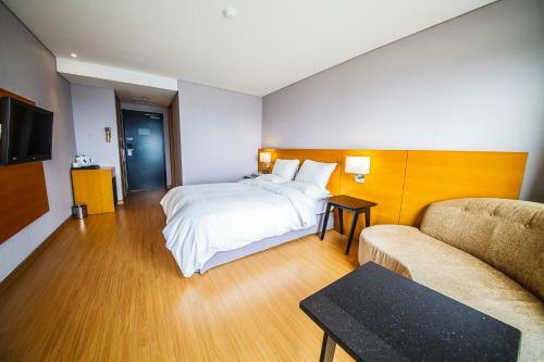 Asia Lakeside Hotel