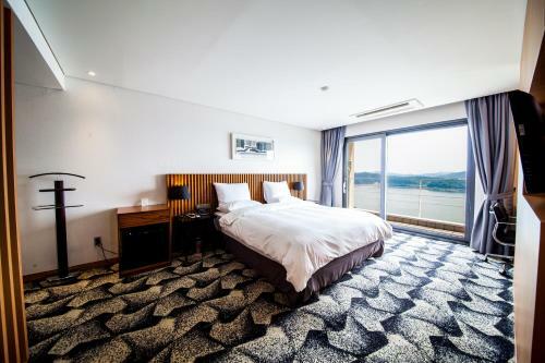 Asia Lakeside Hotel