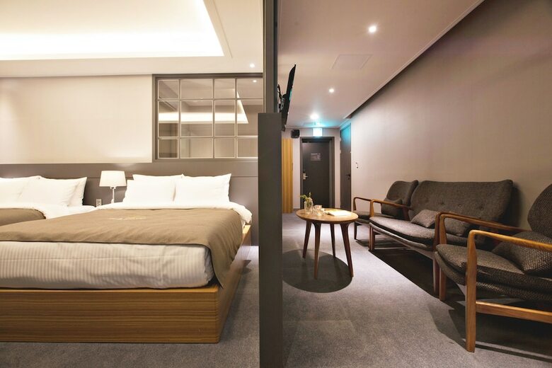 Gnb Hotel