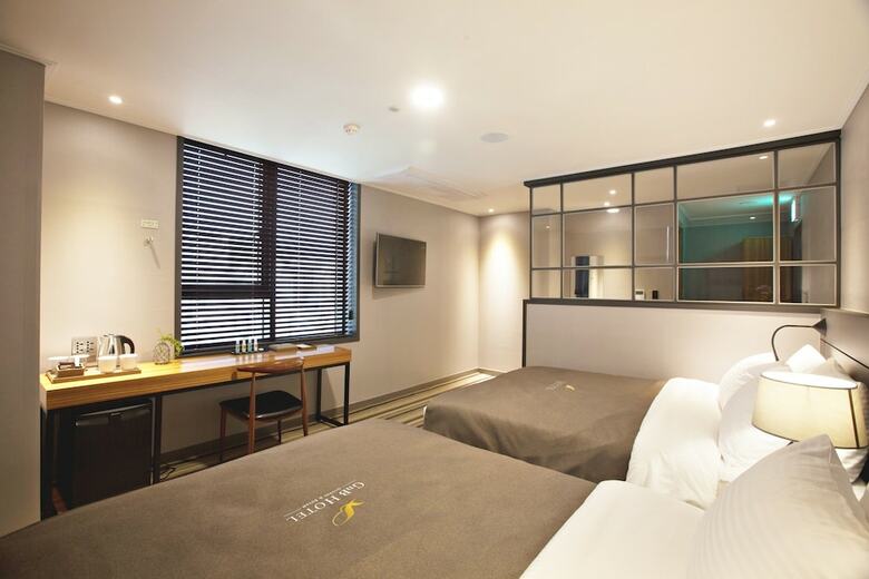 Gnb Hotel