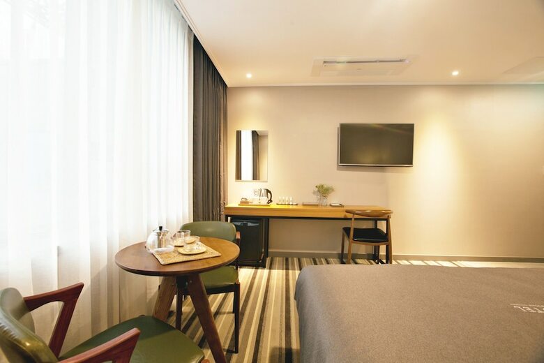 Gnb Hotel