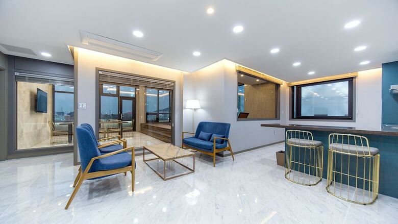 Gnb Hotel