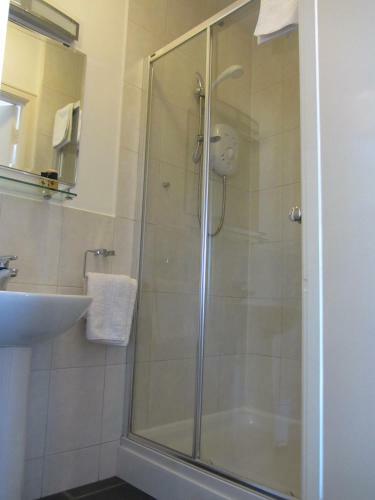 Hostal Treetops Guest House