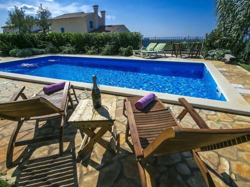 Villa Nira