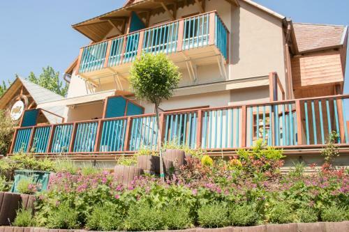 F�szek -�tel �s Hotel-