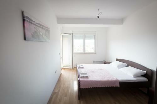 Apartment Cane