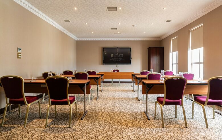 Seven Oaks Hotel