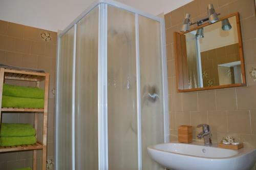 Lierna Beach Apartments