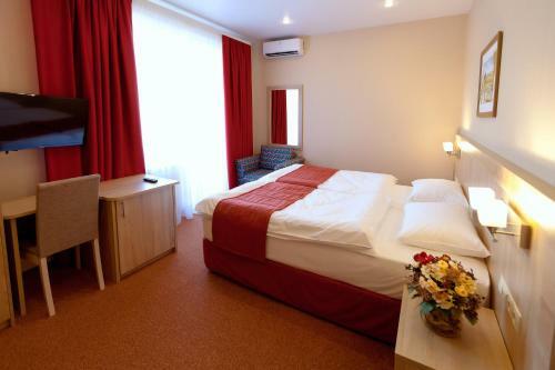 Cherry Garden Hotel