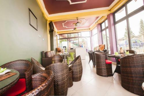 Triple Hill Hotel