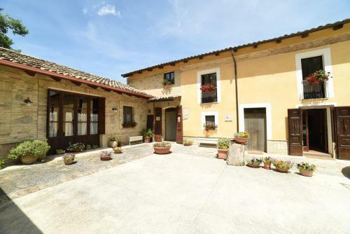 Agroturismo Agriturismo " La Valle Degli Ulivi"
