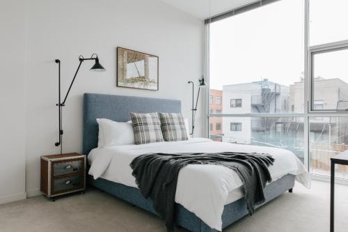 Three-bedroom Apartments Lincoln Park
