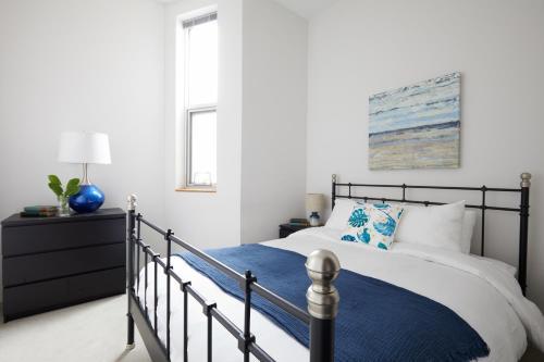 Three-bedroom Apartments Lincoln Park