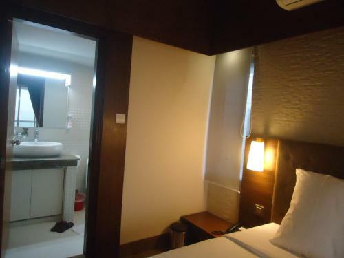 Neeshorgo Hotel & Resort