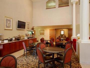 Hotel Comfort Suites North