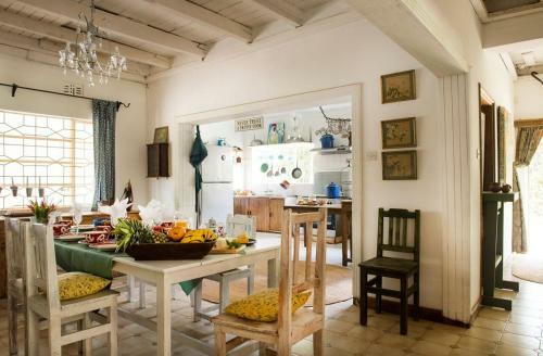 Bed & Breakfast Blues & Chutney Country