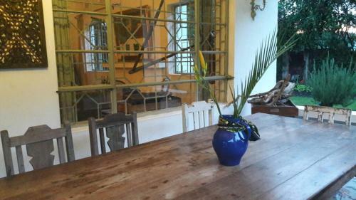 Bed & Breakfast Blues & Chutney Country