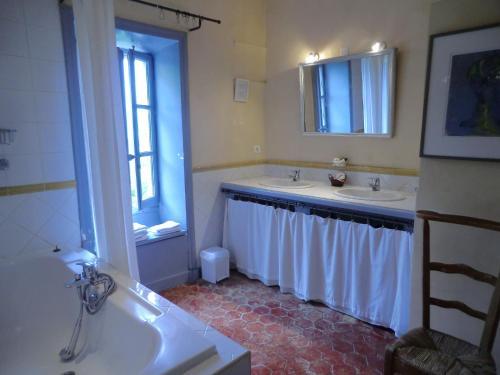 Bed & Breakfast Chambres D Hotes Chateau De Fontblachere