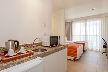 Ramada Hotel And Suites Maca�
