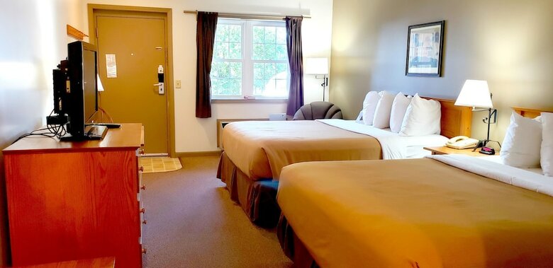 Hotel Lodging On The Square
