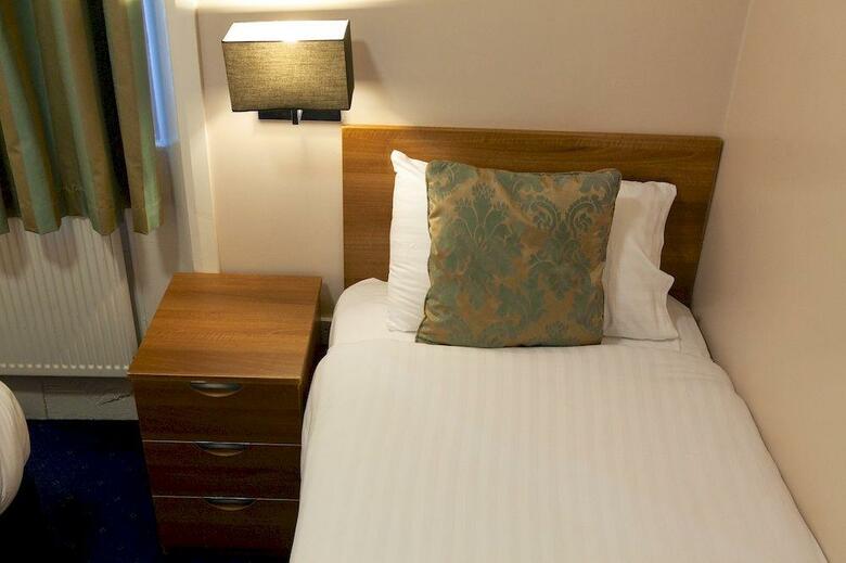 Airways Hotel Victoria London