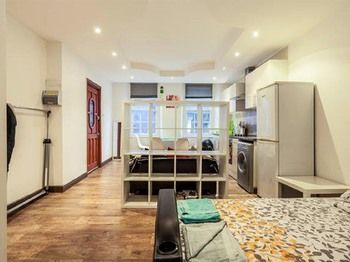 Stylish Oxford Street Apartments