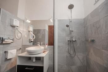 Hotel H�tel Colbert Spa & Casino