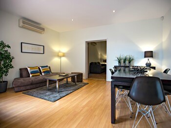 Adelaide Dresscircle Apartments - Specialty Accommodation