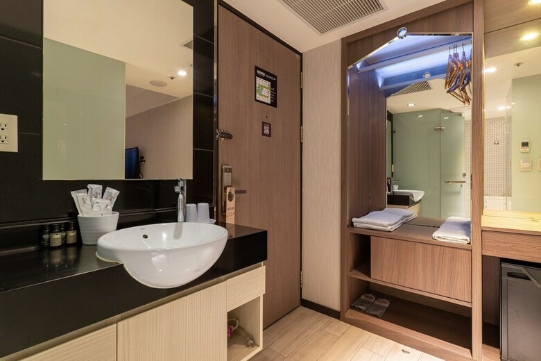 Hotel Regal Executive Suites
