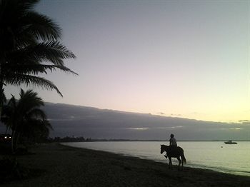 Travellers Beach Resort - Hostel