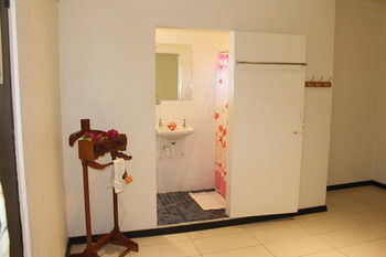 Travellers Beach Resort - Hostel
