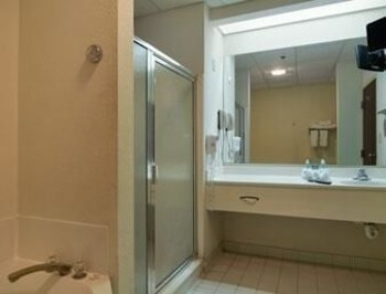 Hotel Baymont Inn & Suites