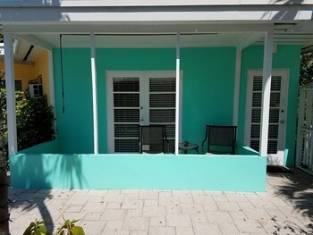 Hotel Alexander Palms Court