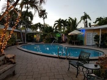 Hotel Alexander Palms Court