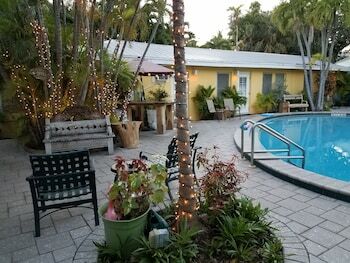 Hotel Alexander Palms Court