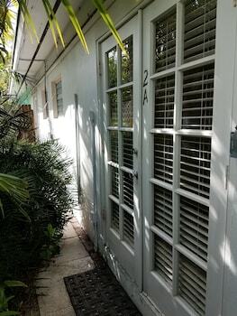 Hotel Alexander Palms Court