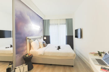 Cloud 7 Hotel