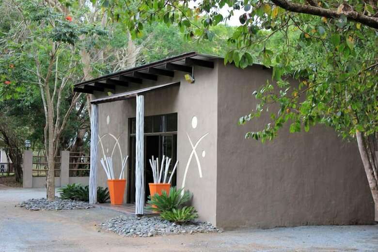 Posada Emdoneni Lodge With Cheetah Project