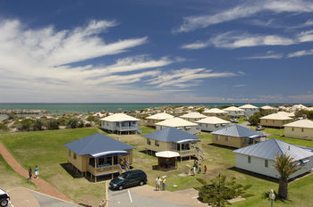 Aparthotel Adelaide Shores Resort
