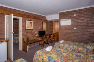 Hillcrest Motor Inn