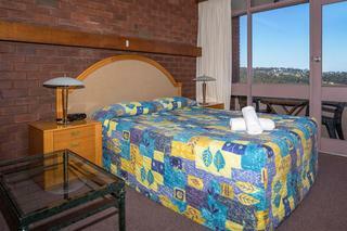 Hillcrest Motor Inn