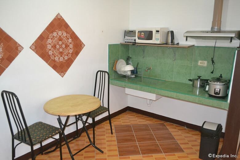 Hotel Antonio's Apartelle & Suites