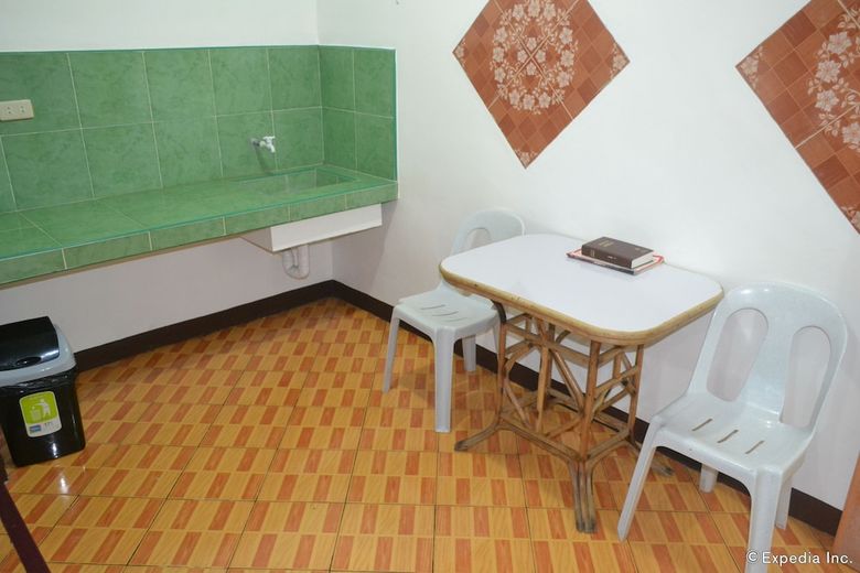 Hotel Antonio's Apartelle & Suites