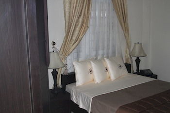 Oceanic Hotel