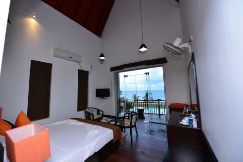 Hotel Laya Waves